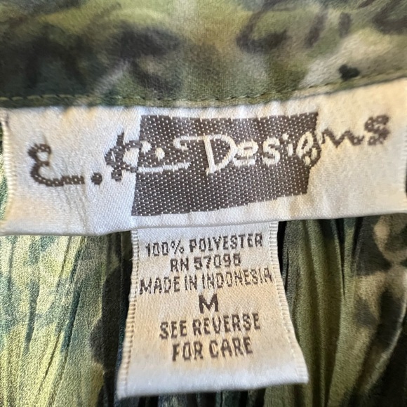 EK DESIGNS SIZE M GORGEOUS PATTERNED SHADES OF GREENS/GRAY 3/4 SLEEVE BUTTON UP - Picture 11 of 11